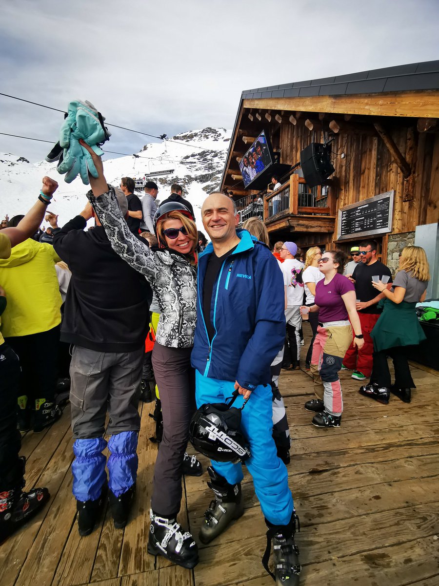 Fab sunshine &amp; great snow for #skiinginapril 🎿❤️

<a href="/ESFVALTHORENS/">ESF VAL THORENS</a> keeping the kids focused #competitionesf &amp; #1ereetoile

<a href="/lafoliedoucevt/">Lafoliedouce Valtho</a> keeping us well danced &amp; entertained

#Fahrenheit7 topping up the #apresskiparty &amp; exquisite food 

#journeesausommet #soireesautop #ski🎿❤️
