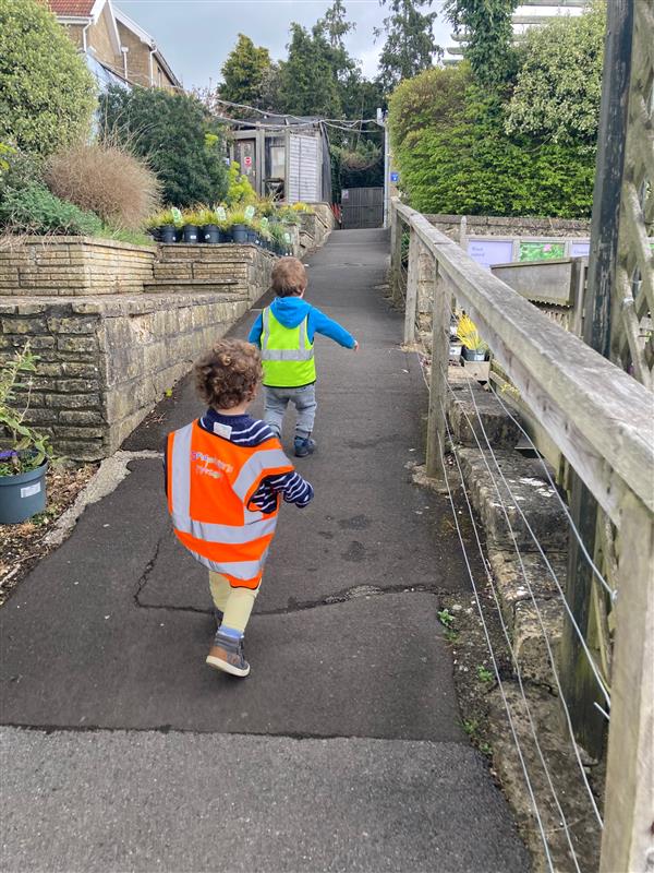 Our Toddlers took a trip to the garden centre yesterday to gather supplies for our vegetable patch. #growyourown #healthyeating #toddlerlearning 🍓🌻