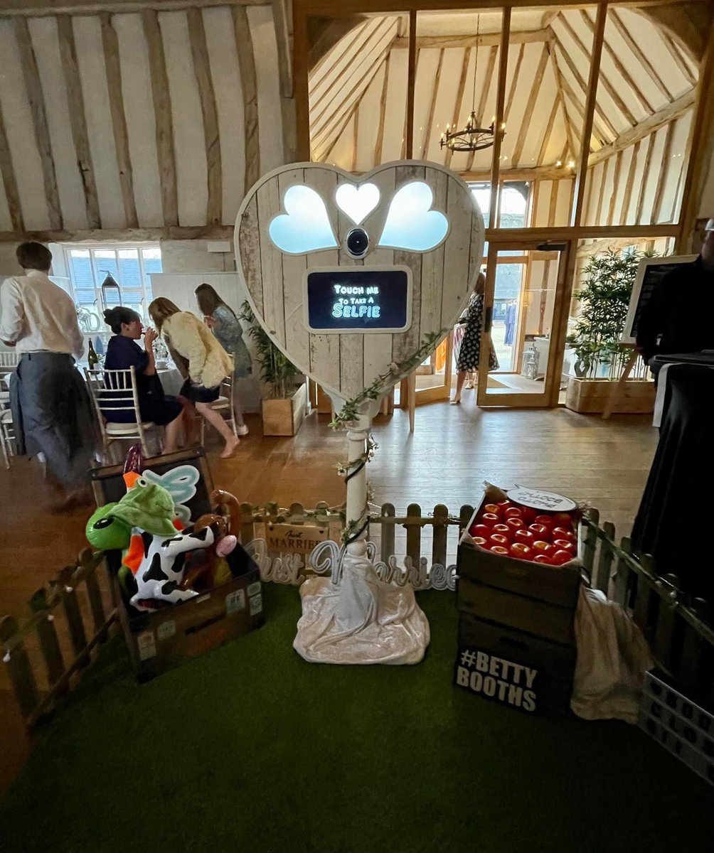 This was our rustic heart #photobooth setup to celebrate Hugo &amp; Carla’s #wedding at this beautiful venue! <a href="/AlswickBarns/">The Barn at Alswick</a> Congratulations to the lovely couple 🥂