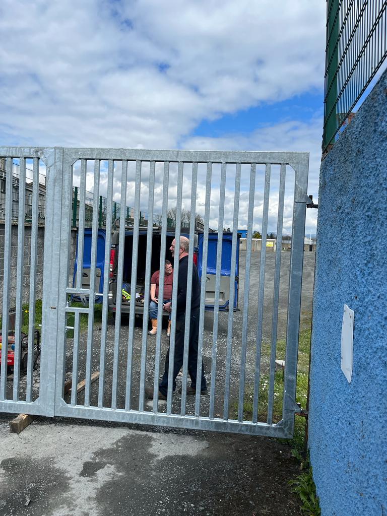 RFCThomond's tweet photo. We are delighted to say that we have replaced the main gate to the Club with a new #ThomondGate
We wouldn't be able to complete these projects without the continued support of our members through our Split the Bucket draw and other fundraising throughout the year.
Thank you all. https://t.co/w0V8iJoE1u