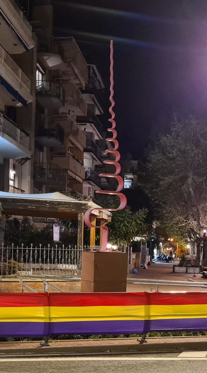 arenysencomu's tweet photo. 🔴🟡🟣 El 14 d'abril és memòria i reivindicació‼️
✊ República són drets, avenços socials, igualtat, oportunitats i serveis públics. És escola pública, sanitat universal, cultura, fraternitat, democràcia...
Som-hi #Arenys ‼️
#ViscaLaRePÚBLICA https://t.co/AqPnOMVidj
