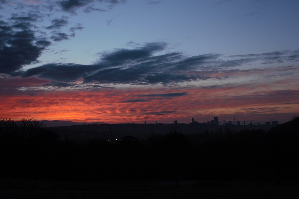 BatRachy's tweet photo. @PeopleofLeeds More than 4 coffees deep already... Caffeine helps me catch the sunrise ☀️ #ArmleyIsBeautiful https://t.co/xXfsYEpUyT