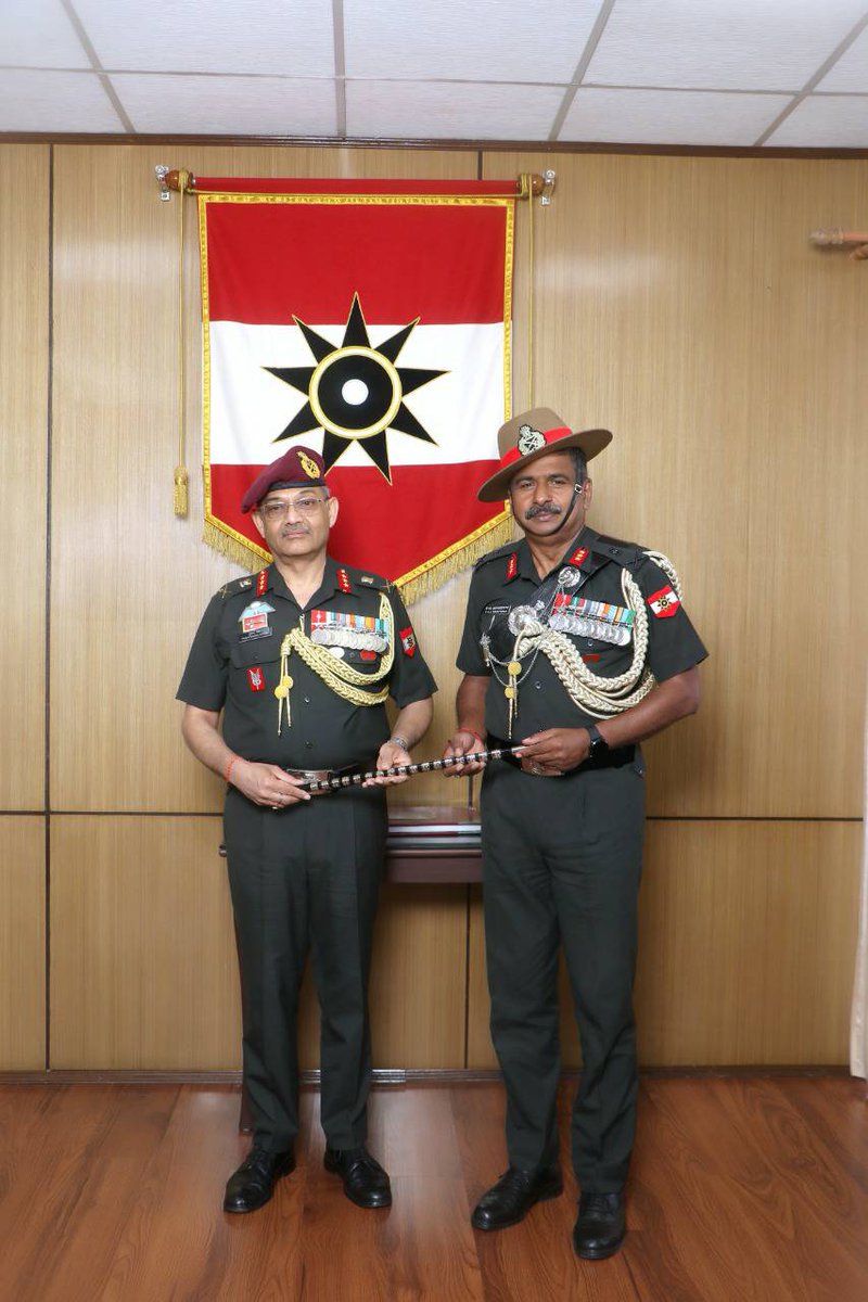 adgpi's tweet photo. Lt Gen Pushpendra Singh took over as the General Officer Commanding of the #RisingStarCorps from Lt Gen PN Ananthanarayanan. On assuming command, the General Officer exhorted all Ranks to continue working with utmost zeal and enthusiasm.

#IndianArmy https://t.co/qCUfIKlDoT
