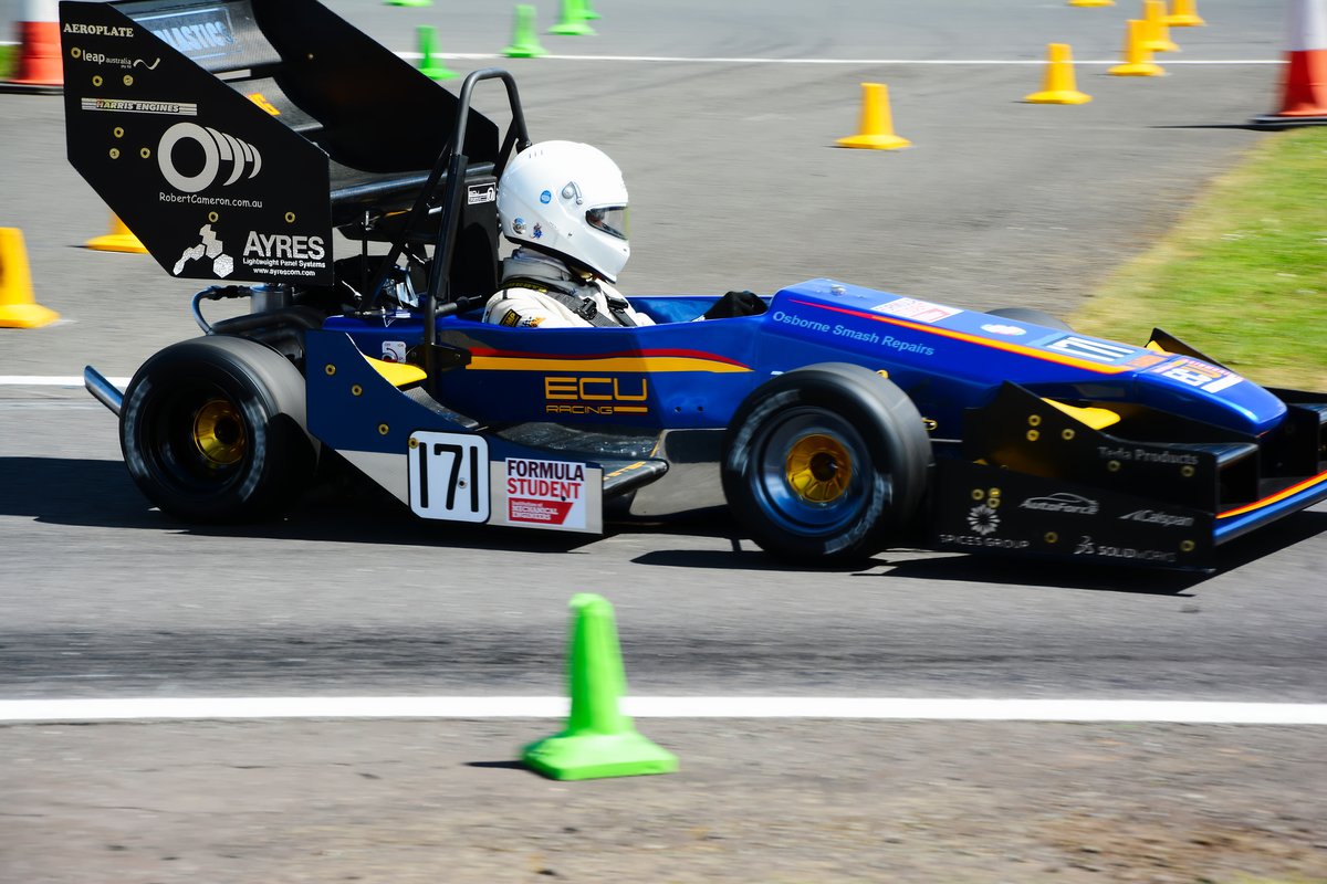FormulaStudent's tweet image. Sun's out: perfect for reviewing the cars in action from #FS2016 this #ThrowbackThursday @oxbrookesracing @ECUracing @racinglancaster