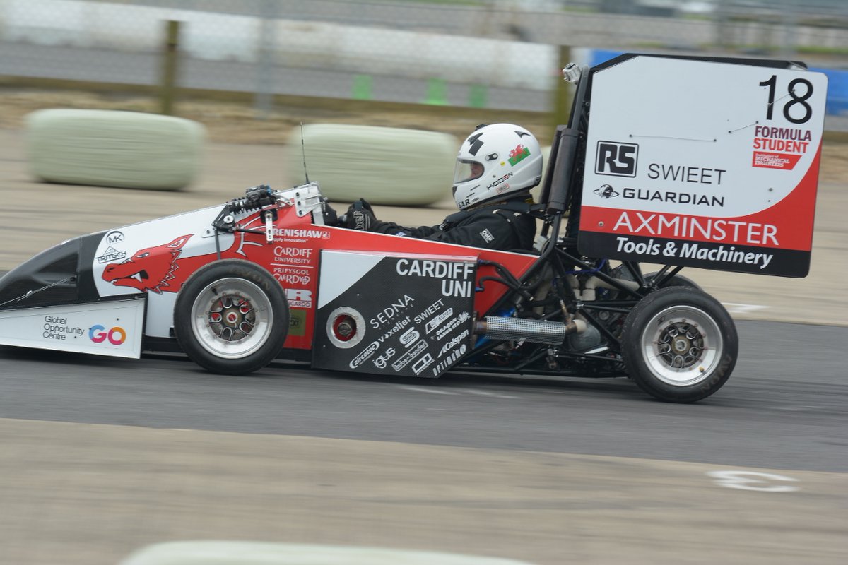 FormulaStudent's tweet image. More cars in the sun from #FS2016 #ThrowbackThursday @UHRacing @Cardiff_Racing @tugracing @tuhamburg