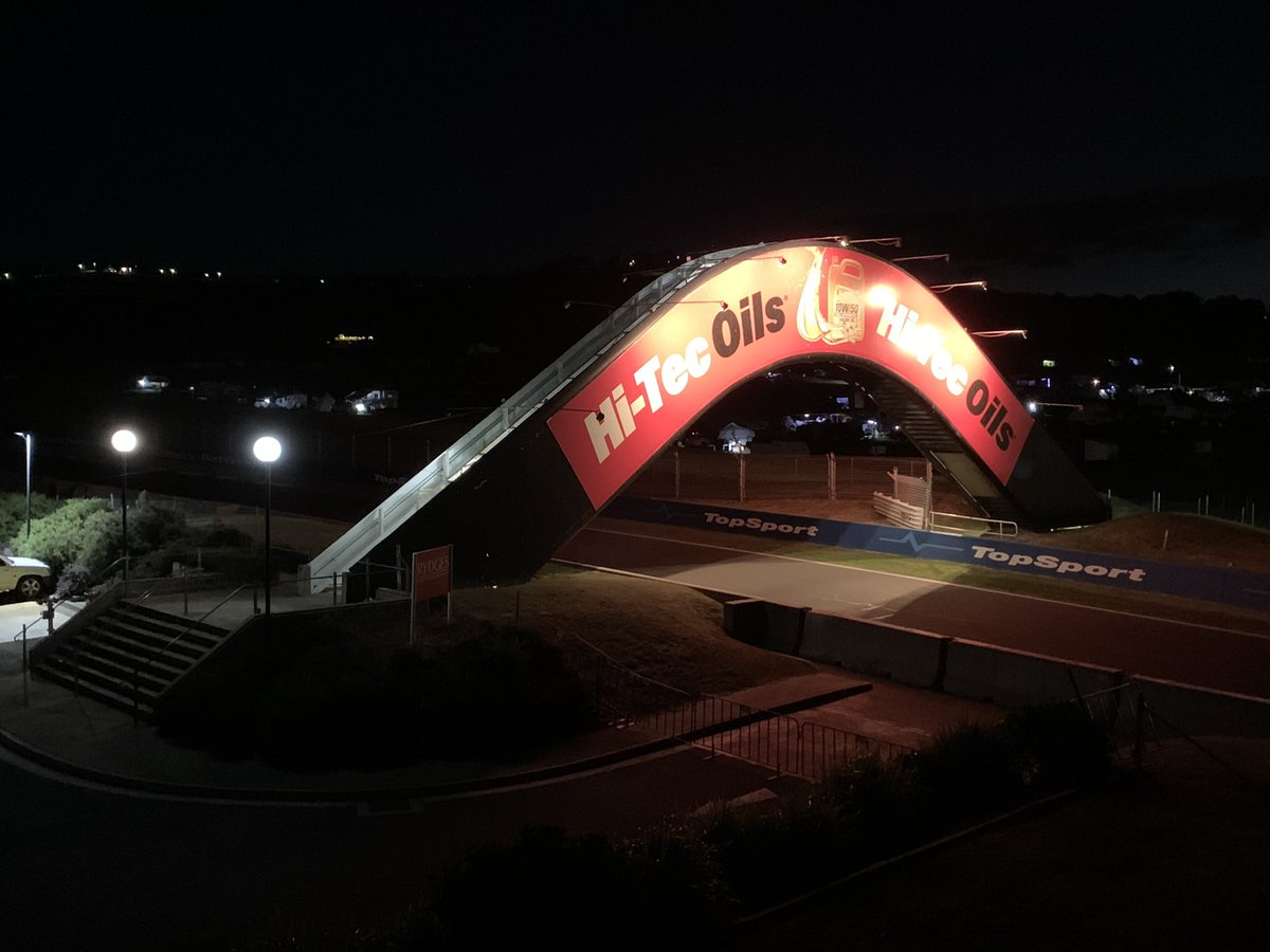 DamienBryan79's tweet photo. Good place to have a quiet beverage or 2 on a Thursday night π» #Bathurst6hr #B6hr https://t.co/72O0wJH8B2
