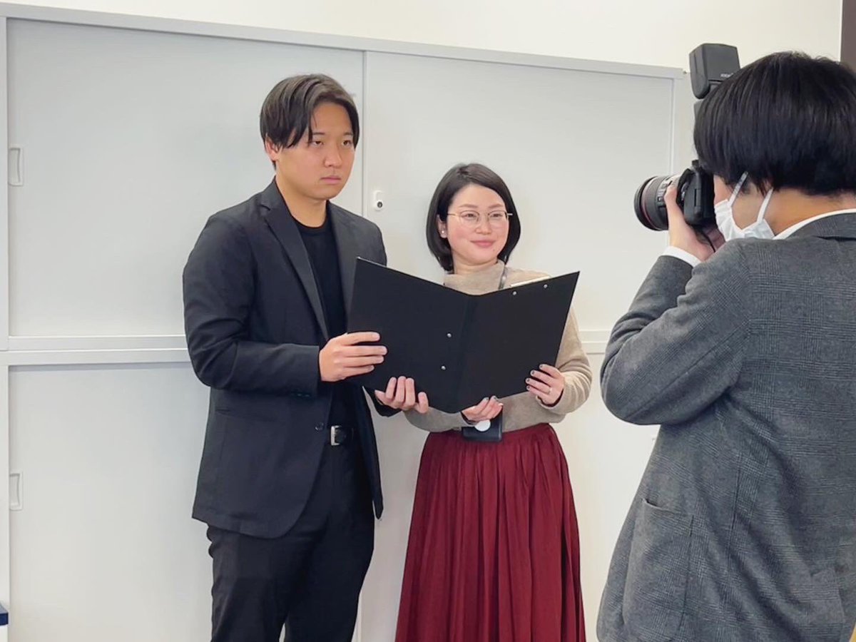 axcellcoltd's tweet photo. 皆さんこんにちは🙋‍♀️アクセルです！

こちらは求人掲載に向け、広告代理店の方にお越しいただき写真を撮りました！
登録されるスタッフさんにも弊社の雰囲気が伝わればと思い、求人広告の写真を定期的に更新しています😎✨

今週もあと1日！がんばりましょう～！

#求人 #採用 #中途 #新卒 #派遣 https://t.co/hJcovLdhvc