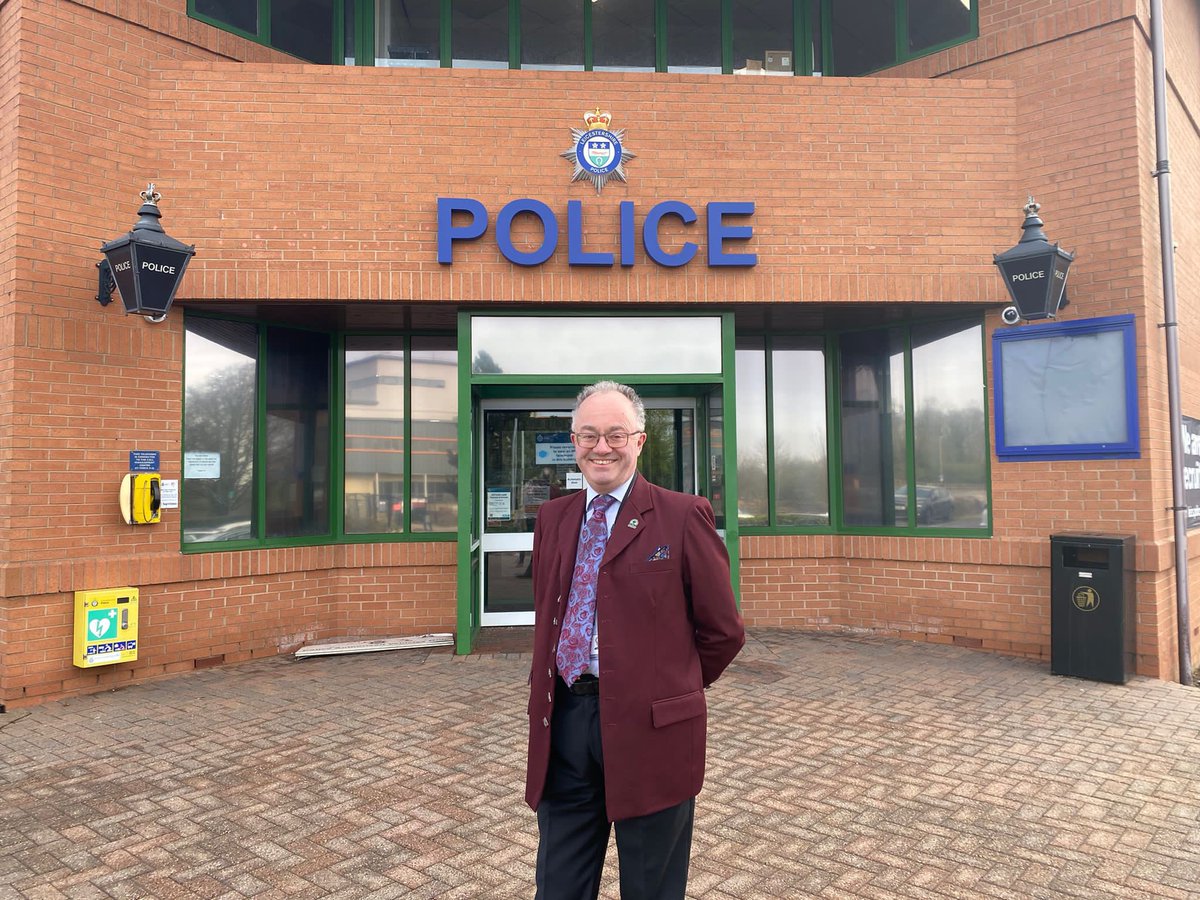 Rupert_Matthews's tweet photo. First stop today is the Keyham Lane police station to see how Laurence &amp; Julie (the front desk staff) are doing. Also to drop off some crime prevention leaflets for visitors. #communitythursday https://t.co/cjaJBIsesM