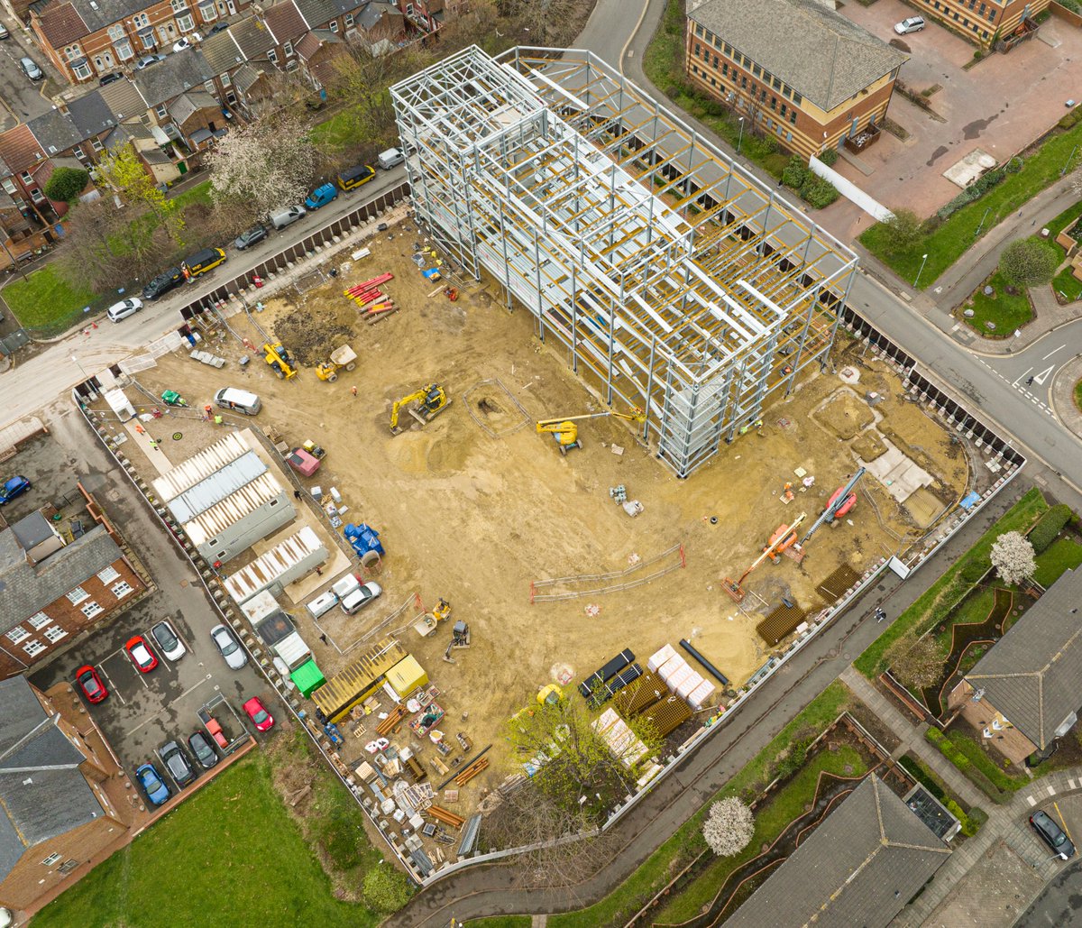 BenHouchen's tweet photo. Steel is going up at Centre Square in Middlesbrough, soon to be home to 450 AXA staff.

If we want even more good quality jobs to come here then we need first-class office space for the taking. 

That’s what Centre Square will deliver, and that’s why we’re investing £8m in it. 🤝 https://t.co/RxecVgm2Od