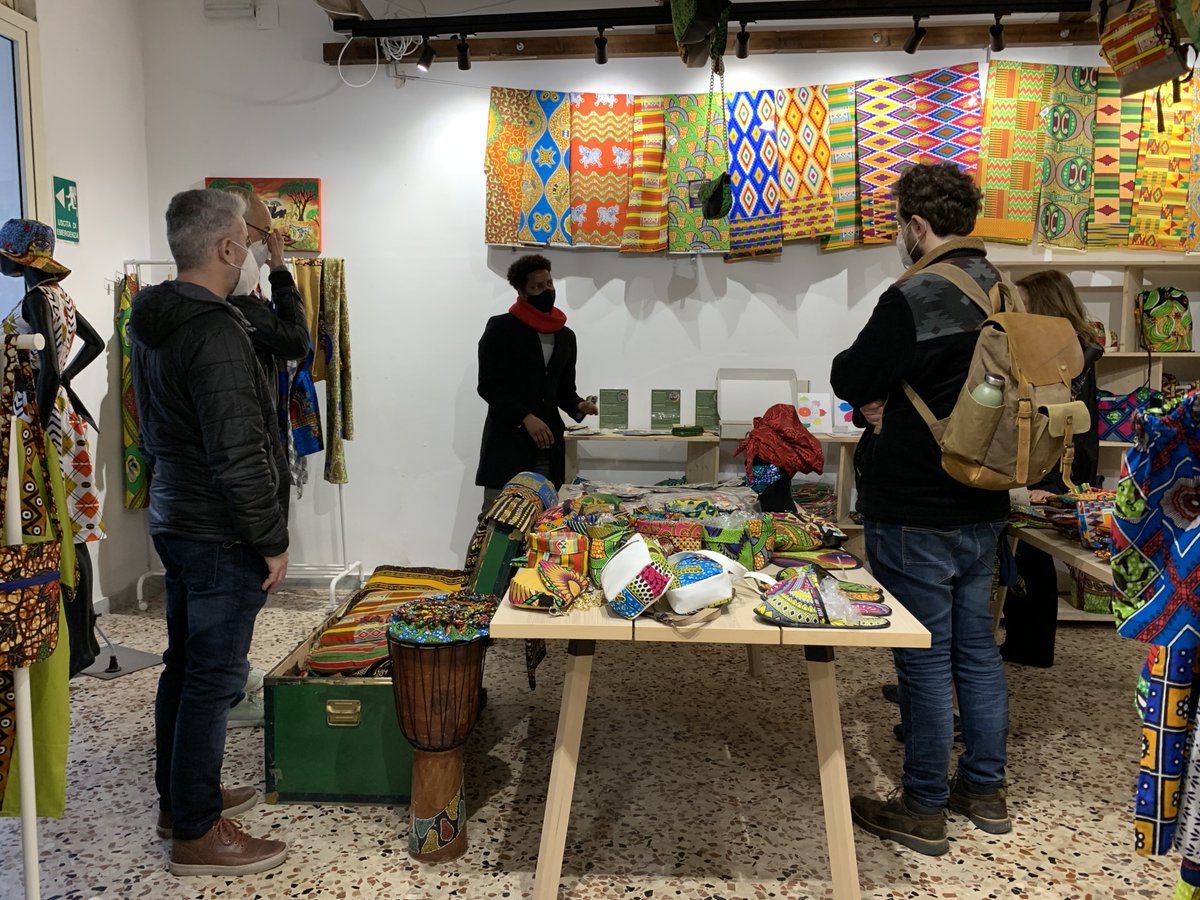 Ashoka Italia (@ashokaitaly) on Twitter photo A #Palermo da <a href="/creziplus/">Cre.zi. Plus</a> lo scorso weekend per il modulo #NewLeadership dell'Ashoka Visionary Program.
Con Greta Rossi di <a href="/cmxchange/">ChangemakerXchange</a> abbiamo lavorato su come esercitare una leadership che faccia leva sul potenziale di #changemaking. A #Palermo da <a href="/creziplus/">Cre.zi. Plus</a> lo scorso weekend per il modulo #NewLeadership dell'Ashoka Visionary Program.
Con Greta Rossi di <a href="/cmxchange/">ChangemakerXchange</a> abbiamo lavorato su come esercitare una leadership che faccia leva sul potenziale di #changemaking.