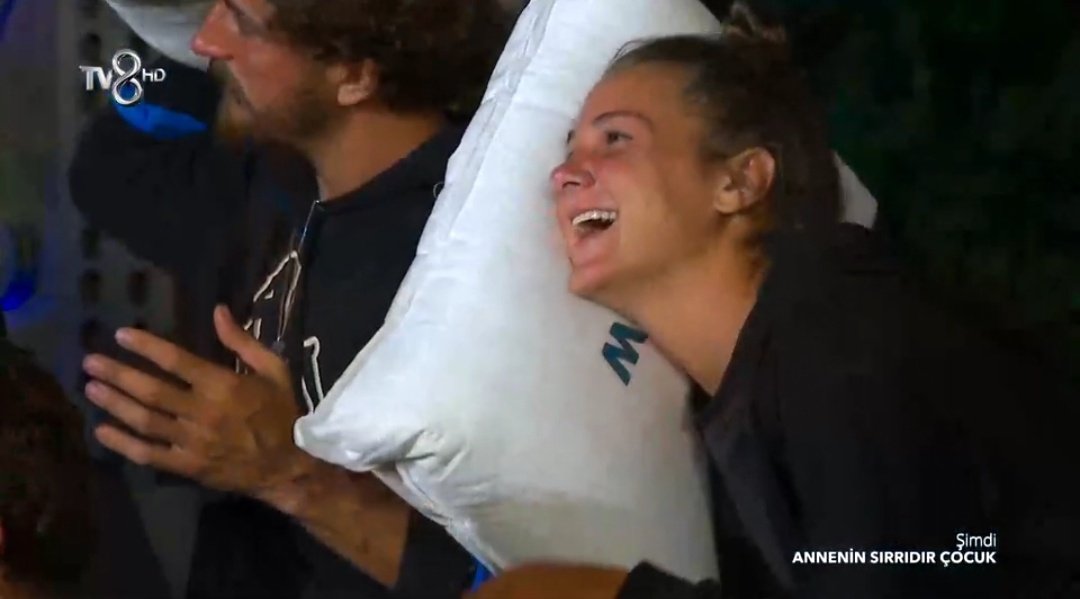 Aynen duruş filan kanka 😁 Röpte 7/24 arkasından sallamıyor gibi çek 😁

#Survivor2022AllStar #Survivor