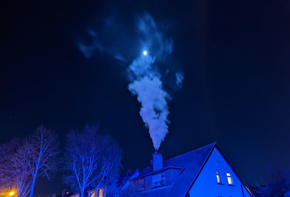 DubFireBrigade's tweet photo. Summer is on the way but it's never too late to get your chimney cleaned

 🏡 Firefighters were called to this chimney fire last night after sparks and smoke was spotted

🔥 A fire like this can damage the brick work and spread

✅ #BeSafe and have your chimney cleaned regularly https://t.co/CXCSTImVd2