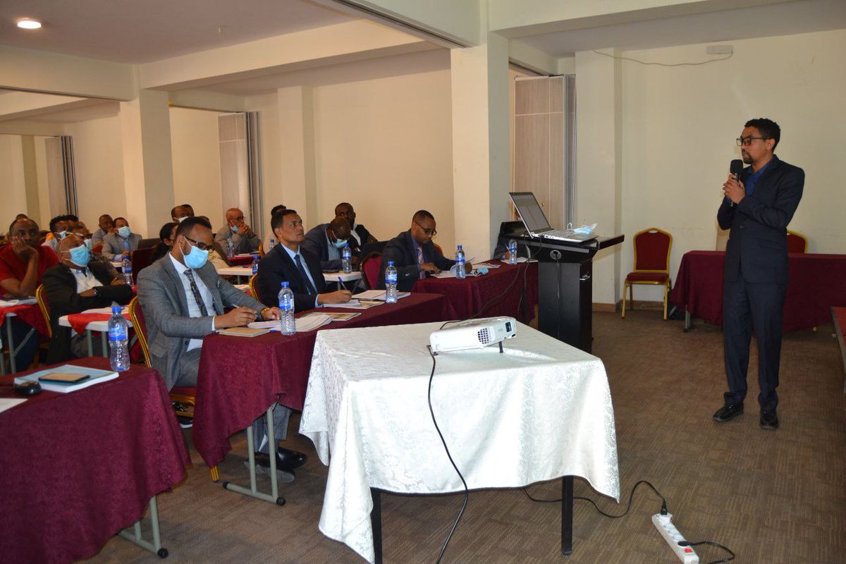 EPHIEthiopia's tweet photo. በዛሬው ዕለት የኢትዮጵያ የሕብረተሰብ ጤና ኢንስቲትዩት ዋና ዳይሬክተር ዶ/ር መሳይ ሃይሉ እንዲሁም ም/ዋና ዳይሬክተሮች አቶ አስቻልው አባይነህ እና ዶ/ር ጌታቸው ቶሌራ በተገኙበት የበጀት ዐመቱን የመጀመሪያ 9 ወር አፈጻጸም ሪፖርት እያቀረበ ይገኛል https://t.co/oFAqecRsyE