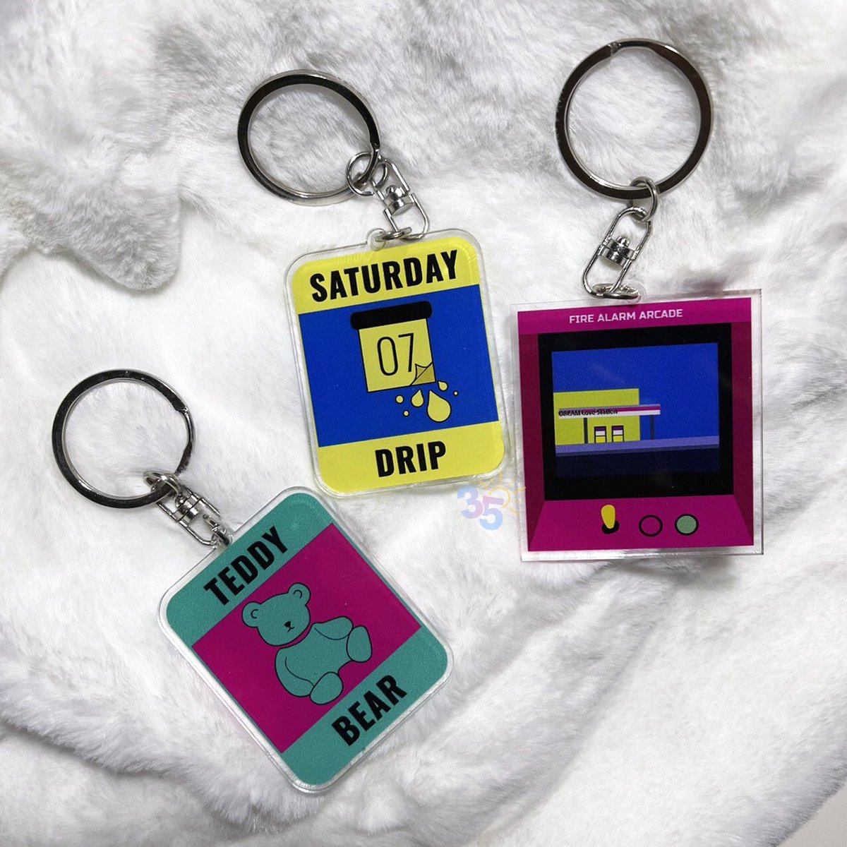 35dgrs's tweet photo. [HELP RT]
retweet, like, &amp; share are appreciated

lagu favorit kalian di Glitch Mode hadir dalam bentuk keychain untuk melengkapi koleksi kalian, nih! 

💰IDR 29k
📍jkt

tags;
wts wtb fanmerch nct dream 127 mark haechan jaemin jeno chenle renjun jisung nctzen kpop glitch mode https://t.co/jaxGUjKsRs