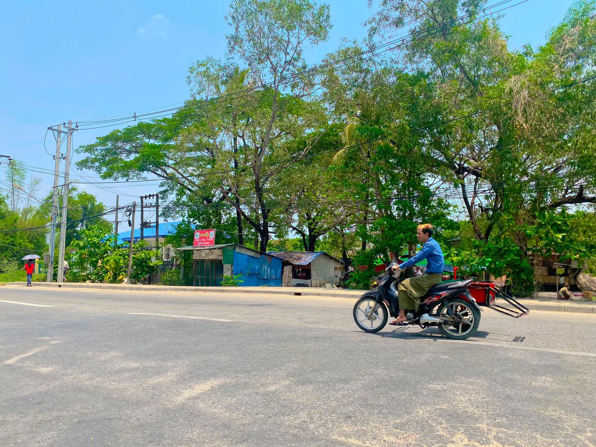 LGBTUnion_MDY's tweet photo. မဟာသင်္ကြန်အကျနေ့ တွင် ရန်ကုန်မြို့ရှိမြို့နယ်အချို့တွင် ပြည်သူများ ရေပက်ကစားခြင်းနှင့်စစ်ကောင်စီသင်္ကြန်မဏ္ဍပ်များတွင်ရေသွားရောက်ကစားခြင်းမပြုဘဲ အိမ်တွင်သာ နေထိုင်၍ တော်လှန်ရေးအင်အားစုများ၏ တော်လှန်သင်္ကြန်တွင်ပါဝင်ဆင်နွှဲ။

ဧပြီလ ၁၄၊၂၀၂၂။

Photo -LGBT Union Mandalay https://t.co/52HY5bwzzS