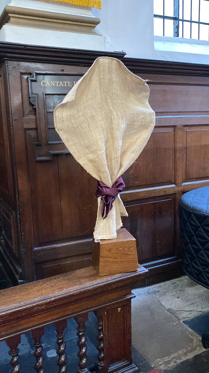 Music and Readings for Passiontide.
1pm, Eastcheap, near #skygarden. #Haydn #Anerio #HenryLey #Gerhardt #Schutz. All welcome. And prayers.