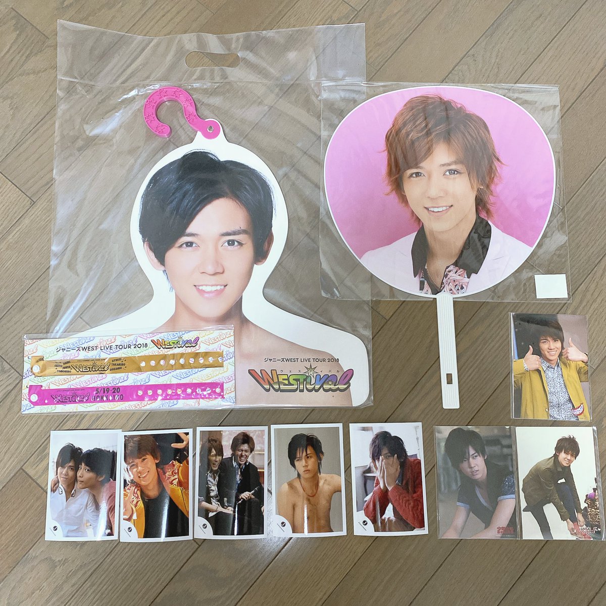 ___jgoods's tweet photo. 小瀧望グッズお譲りします。
・ぬくぬく服フック（未開封）
・ウェスティパス（開封）
・なにわともあれ団扇（未開封）
・少年たち2012フォトセ（開封）
・クリパ2012フォトセ（未開封）
・春松竹2013フォトセ（開封）
・ジャニショJr.時代フォト

4/17大阪手渡し
#グッズ譲 #ジャニーズWEST譲 https://t.co/Ku8y9hJpfU