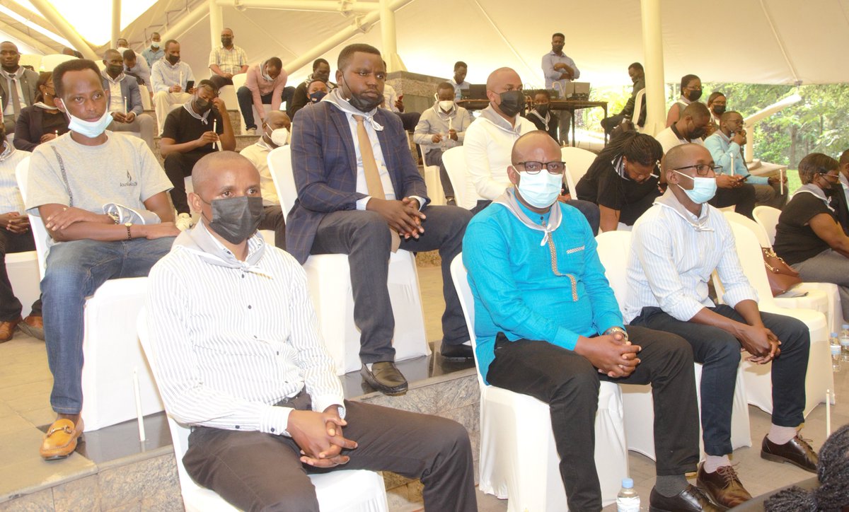 Rwanda_Child's tweet photo. Min. @RMbabazi: "Kwibuka ni inshingano ya buri munyarwanda kugira ngo ibyabaye bitazongera kuba. Kwibuka kandi biduha imbaraga zo guharanira ibyiza kuri buri munyarwanda". #Kwibuka28. https://t.co/MzFtEzjQgq