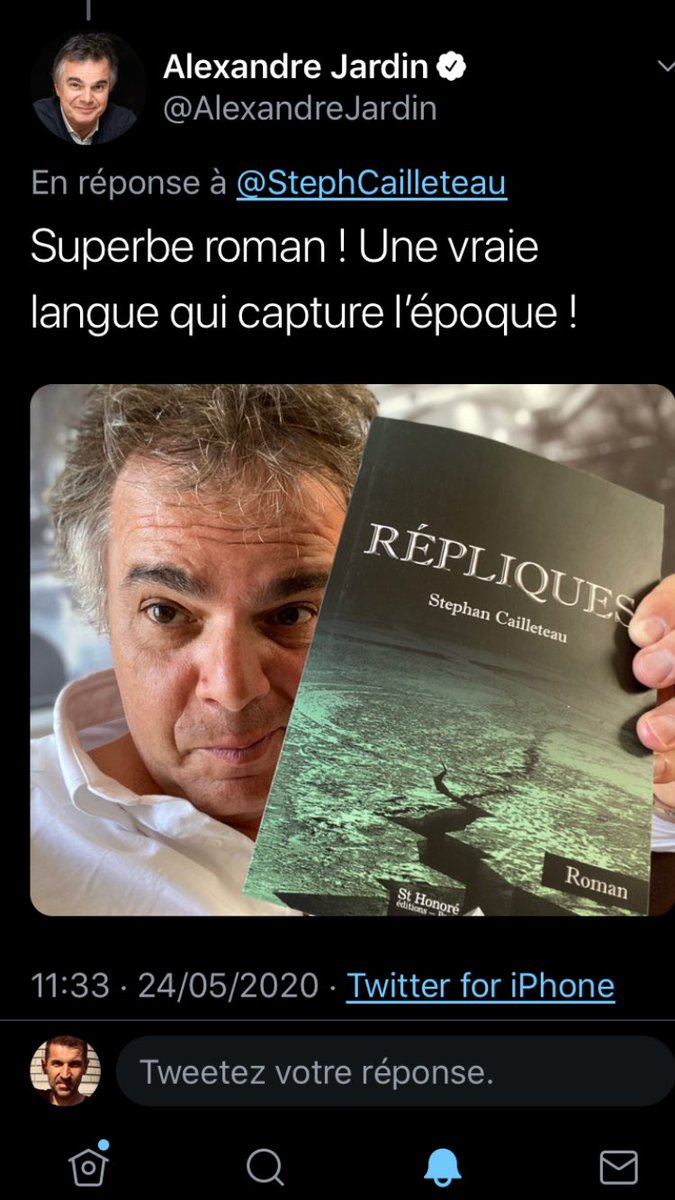 StephCailleteau's tweet photo. Aujourd’hui c’est l’anniversaire de mon ami @AlexandreJardin Il y a 2 ans il postait cette photo avec en main mon premier roman. Cette reconnaissance a été le début d’une aventure magnifique qui continue de vivre fort. Merci Alexandre. https://t.co/Iyaw4WFIBM