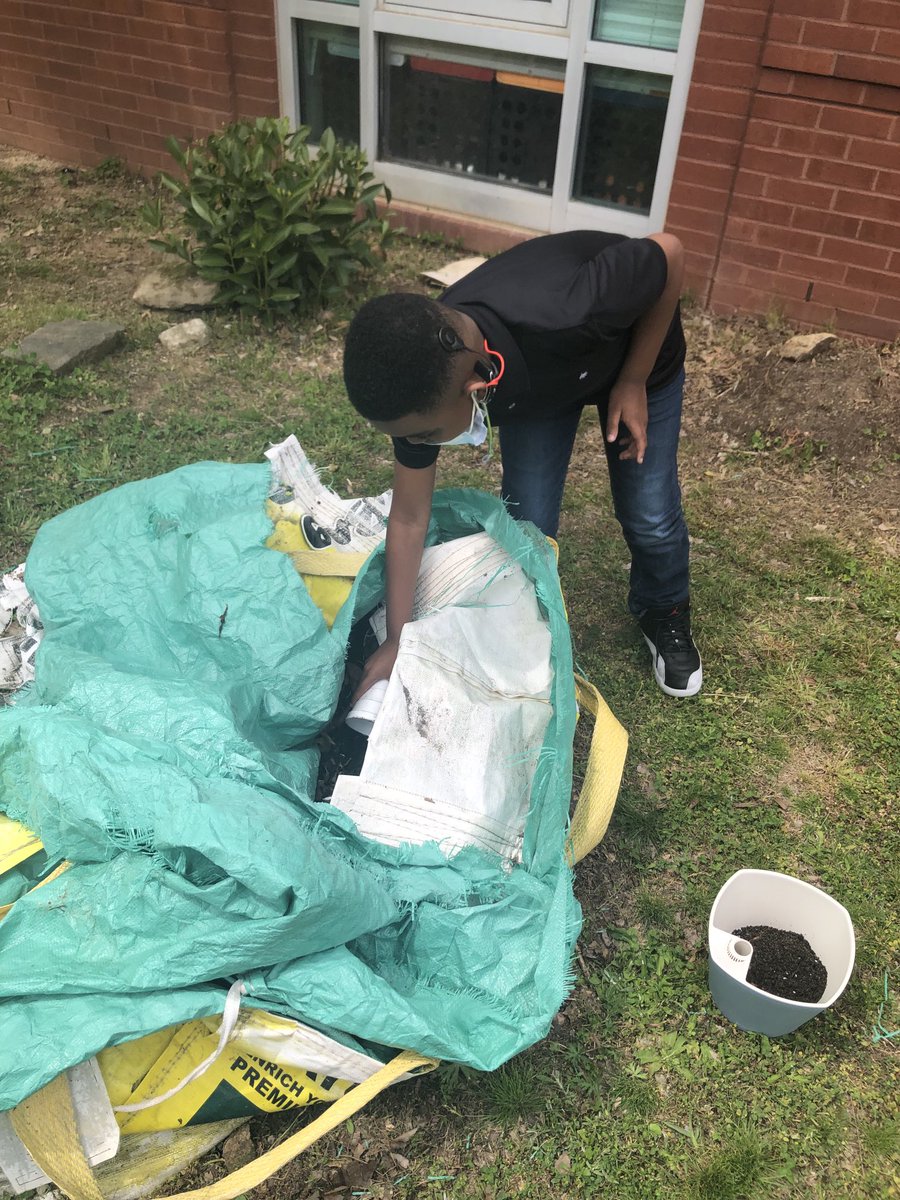Pagia's tweet photo. ⁦@Natalie_STEAM⁩ ⁦@MsKHooks1⁩ so much Science and inquiry!  We learned to say SOIL not dirt.  Increasing science vocabulary, yea! ⁦@StonewallTell⁩ ⁦@NPorter17⁩ ⁦@aplatimore⁩ ⁦@FAbercrombie_⁩ https://t.co/h7CRzIkJNz