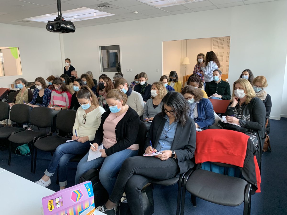 JeromeFriteau's tweet photo. Séminaire de travail #Drht, coup d’envoi…
4 clients nous fixent chacun un défi #experienceCollaborateur et nous devons (nous allons!) le relever! https://t.co/mAX6FCJjma