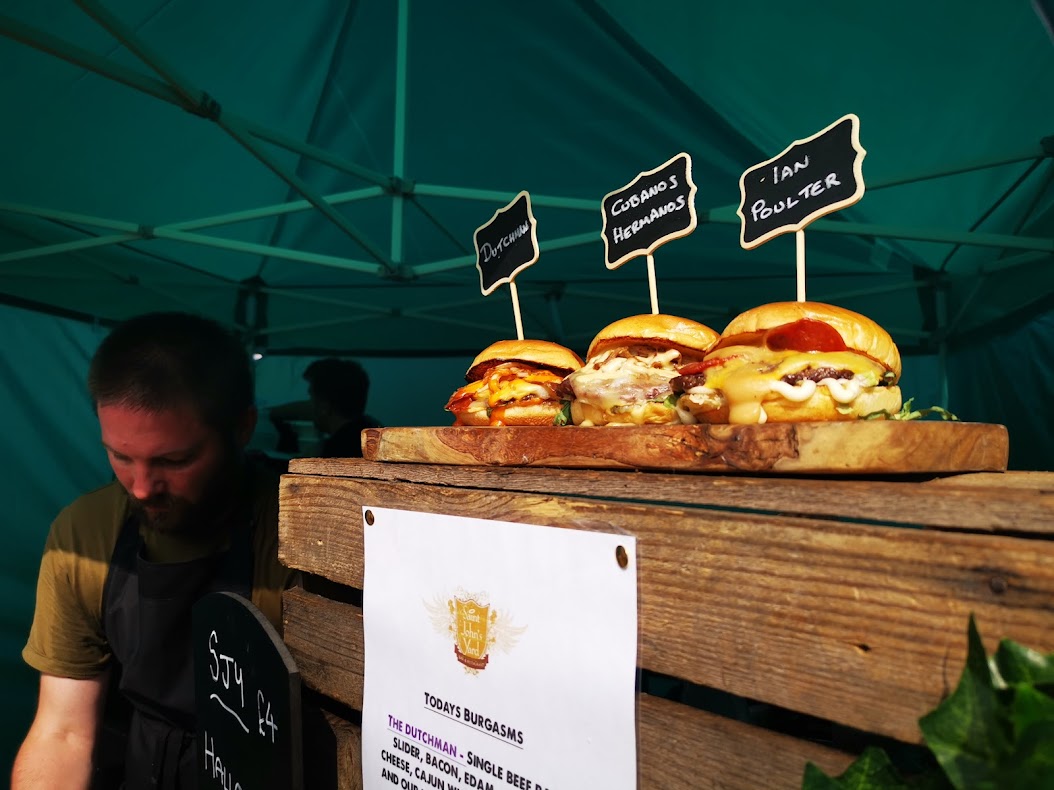 TonFoodDrinkFes's tweet photo. Tunbridge Wells eatery @SaintJohnsYard will be at #TFDF22 serving Burger Sliders and Halloumi Fries
Saturday Sunday 28th 29th May
@TonbridgeCastle TN9 1BG
11am-6pm
***Free Event***
All year at 66 St Johns Road https://t.co/aDbiIFtHYN