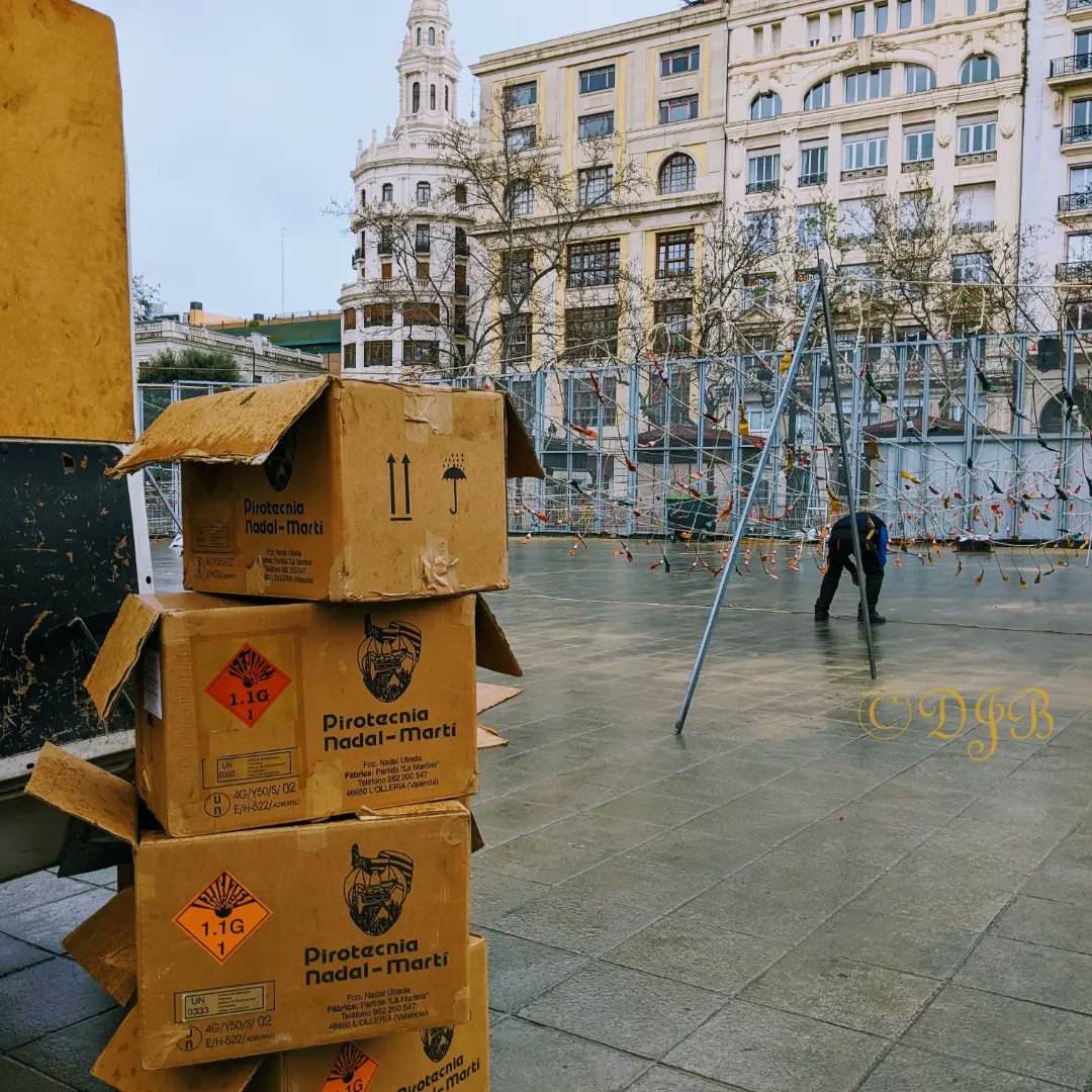 fallas_in's tweet photo. Pirotecnia Nadal-Martí #mascletà7 #mascletà20 #fallas2022 #falles2022 #Valencia #Spain https://t.co/XWtJUKAxLd