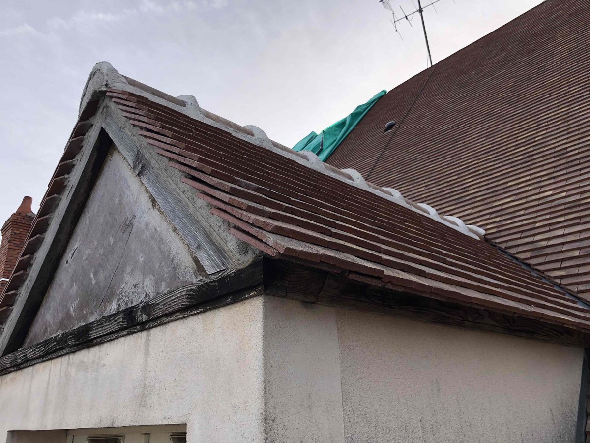 VitetCouverture's tweet photo. couverture en cours de réalisation en tuiles plates chevreuse terre cuite 17*27 par VITET couverture https://t.co/bqIPeOpU4F