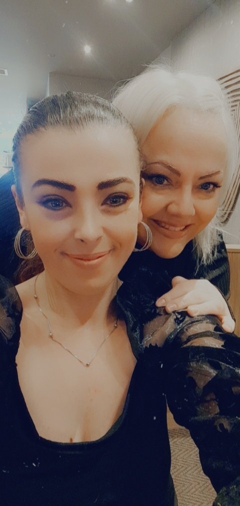 ABethany19's tweet photo. Work catch up this afternoon @NatalieLoon @AlexHillman123 with the team, nothing better than having a good catch up with your work team #bfriends #cpteam #teamgoals #Easter https://t.co/hRt1tYtNb5