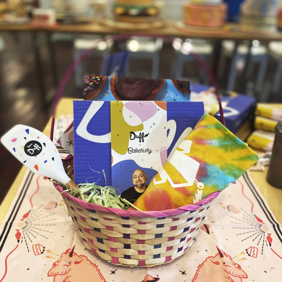 Charm_CityCakes's tweet photo. Bake it up this Easter with @baketivity kits! You Duffinitely don't want to miss out on our merch bundles either!
https://t.co/zSvVLdc1y8
#merch #baketivity #cake #baking #bakefun #Easter #Spring #fun #duffgoldman #charmcitycakes https://t.co/QCbRw7mmQ0