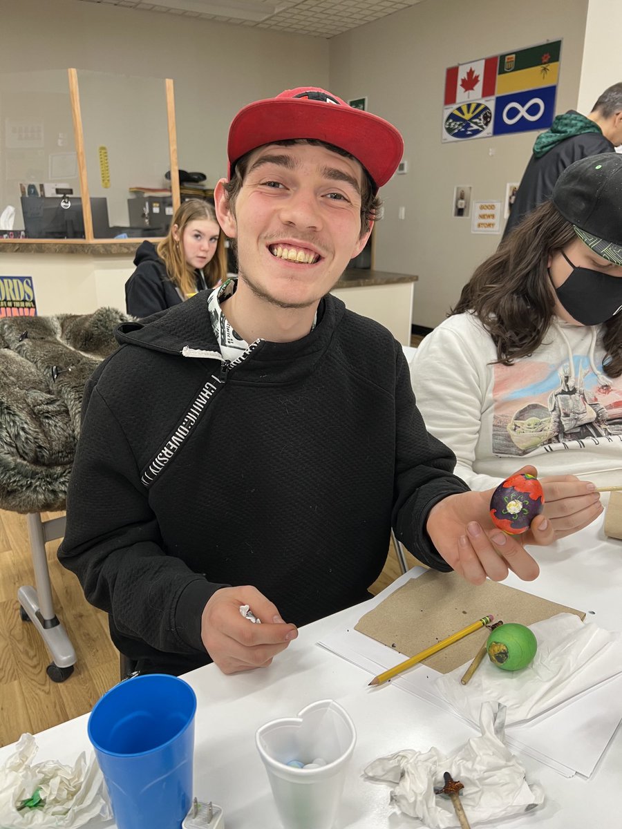Phoenix_HTCSD's tweet photo. Special thanks to Nichole and Joe for sharing the techniques used to make these special eggs. So much fun for all of us ❤️ Have a blessed Easter. ⁦@HolyTrinitySD⁩ ⁦@LynnesJeff⁩ https://t.co/Kr8MfLZg1N