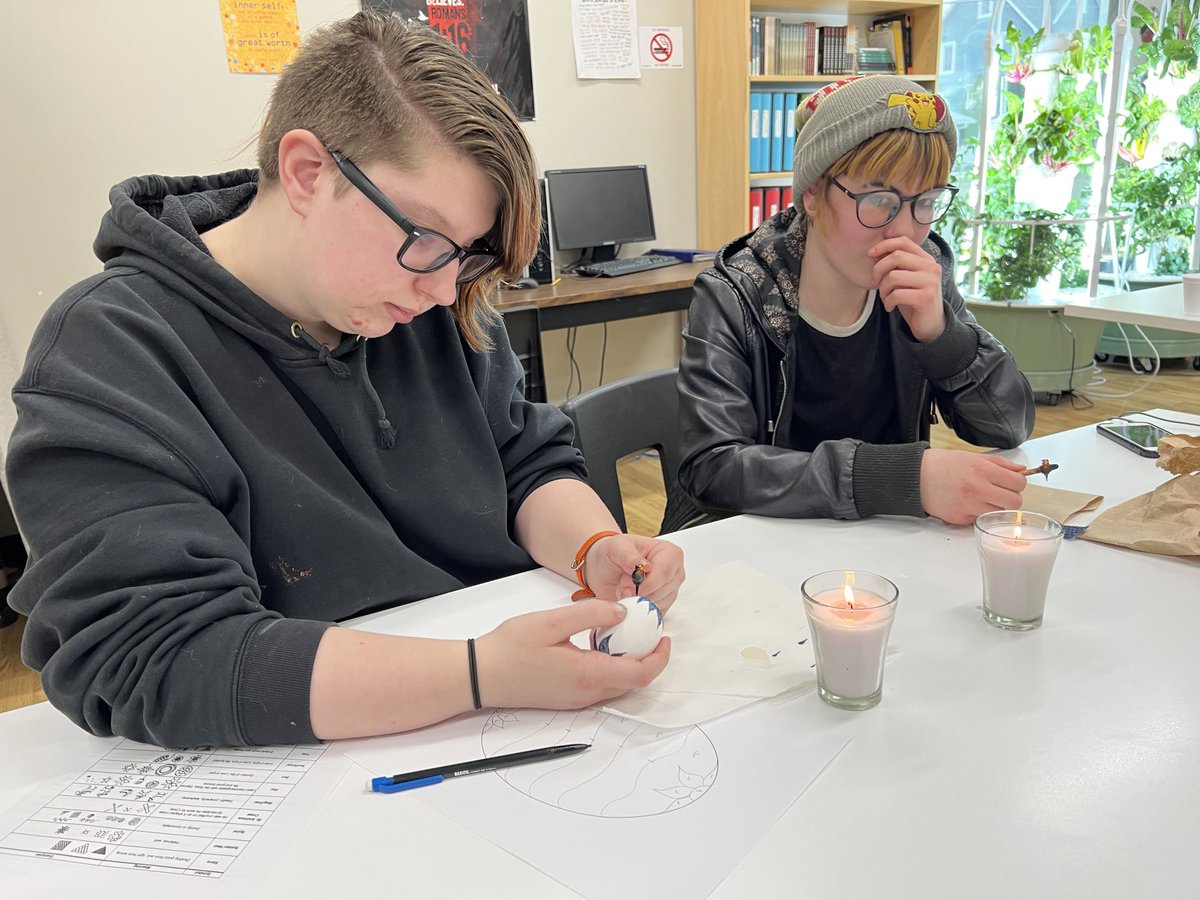 Phoenix_HTCSD's tweet photo. Dedicated artisans working on our eggs. Symbols and colours all hold special meanings. ⁦@HolyTrinitySD⁩ ⁦@LynnesJeff⁩ https://t.co/GyjbLAQ2Ll