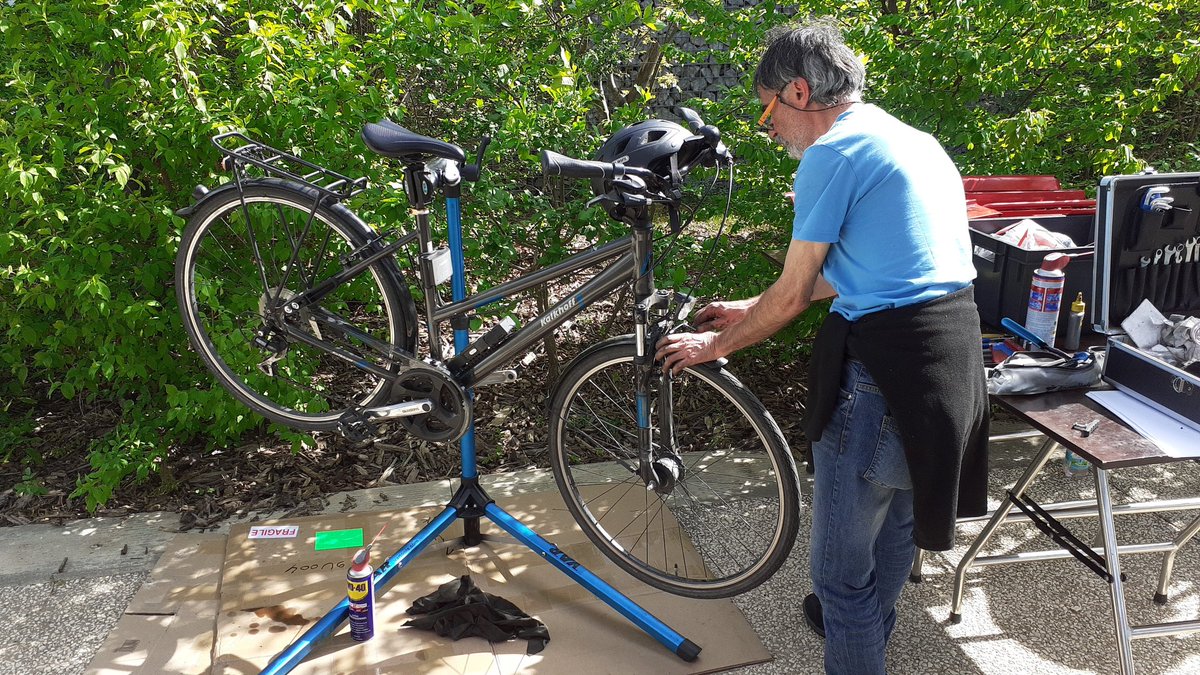 Notre technicien, formé par @LadaptRML intervient sur les velos des salariés d' <a href="/AdeccoGroupFR/">The Adecco Group FR</a> de <a href="/villeurbanne/">Villeurbanne</a>
#formation, #insertion, #modededeplacement.
Et en plus il fait beau!!!