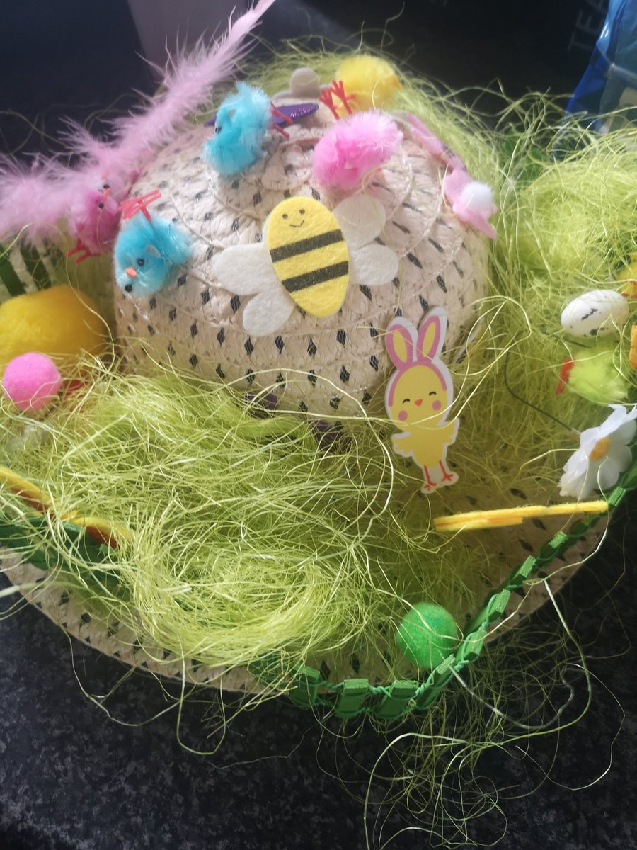 Amy22608295's tweet photo. @HartleyBrookPri @mrstravishb @HBMissJones1 kiddies had a blast today making easter bonnets at an Easter crafts session, designing tshirts and coming home with even more Easter eggs 🤤. Nevaeh also won best bonnet and won 2 books. She's now trying her hardest to read them. ❤️ https://t.co/JWrjUEJZSq