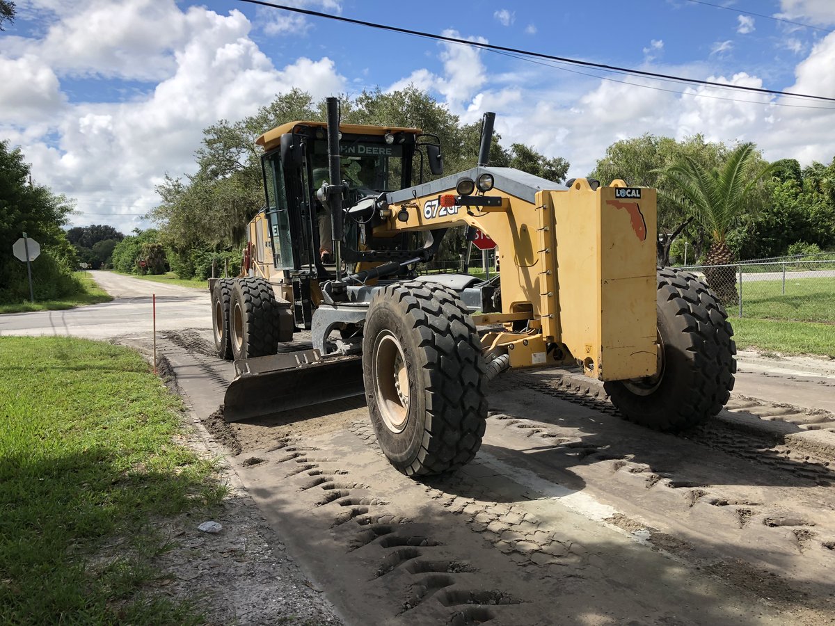 StLucieGOV's tweet photo. St. Lucie County's Public Works Department is hiring heavy equipment operators. If you are looking to join an award-winning team and give back to your community, apply online at https://t.co/zamLtO48SW. #jobs #howhiring #governmentjobs #stlucieworks https://t.co/BnSL9Y5BhQ