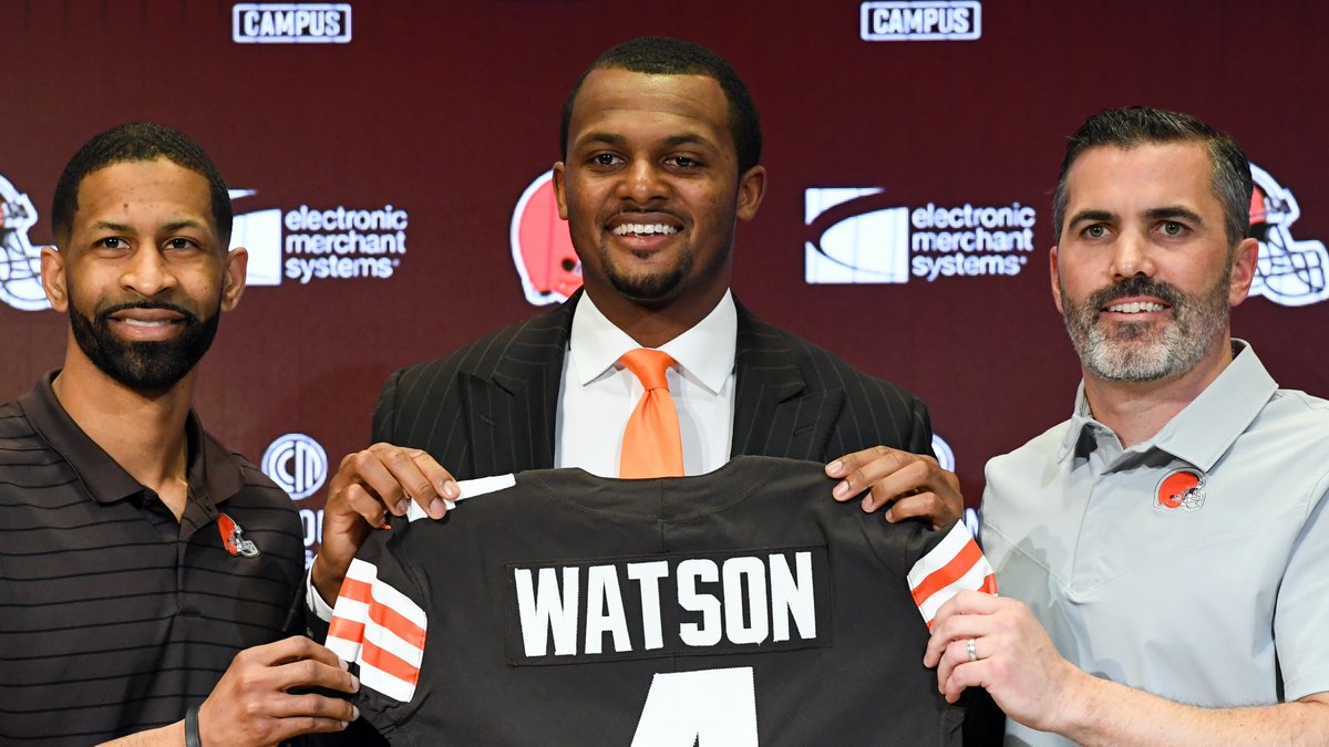 NFLonCBS's tweet photo. The Browns QB room is STACKED

▫️Deshaun Watson
▫️Jacoby Brissett
▫️Joshua Dobbs
▫️Baker Mayfield https://t.co/TYCdkuO15n