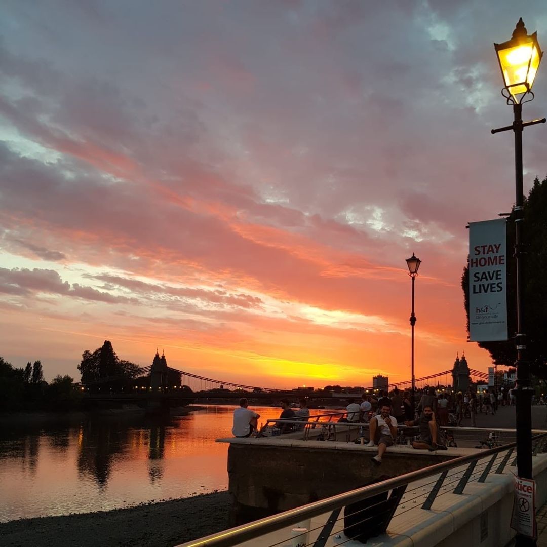 LONDON’S BEST RIVERSIDE WATERING HOLES from <a href="/theresidentmag/">The Resident</a> lists 4 in Hammersmith - <a href="/TheCrabtreeW6/">The Crabtree</a> <a href="/BlueBoatW6/">The Blue Boat</a> <a href="/TheDoveW6/">The Dove Hammersmith</a> <a href="/OldShipW6/">Old Ship Hammersmith</a> 
- did they miss any out in #Hammermith &amp; #Fulham ?  
article:  theresident.co.uk/food-drink-lon…