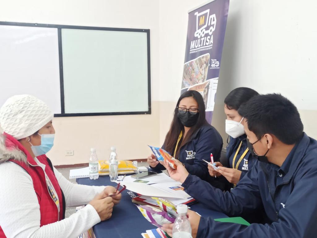 Produccion_Ecu's tweet photo. 📍¡Promovemos el desarrollo de emprendedores y pymes!✅En la sede de @ESPEU y con el apoyo de Fundación Impulsa, se desarrolla el “Encuentro de Negocios Cotopaxi 2022”, donde productores de Chimborazo, Tungurahua, Cotopaxi y Pastaza promocionan sus productos y servicios. https://t.co/u9VYhgHIO1
