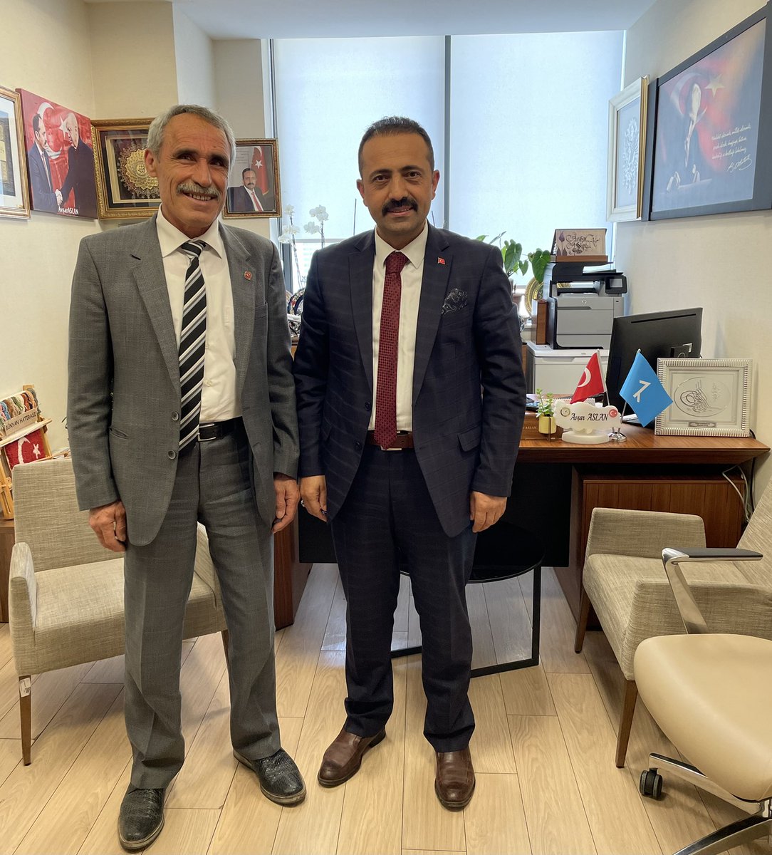 Kayseri, Melikgazi ilçesi Osmanlı Mahalle Muhtarı Sn. Muhtar Mehmet İkiz ve kıymetli evlatları #Hemşire Sn. Gülşah İkiz, #Öğretmen Sn. Sema İkiz ile #Mimar Sn. Süleyman İkiz beylerin nazik ziyaretlerinden dolayı teşekkür ederim.💐🇹🇷
#Kayseri #Melikgazi #Osmanlı #Muhtarı