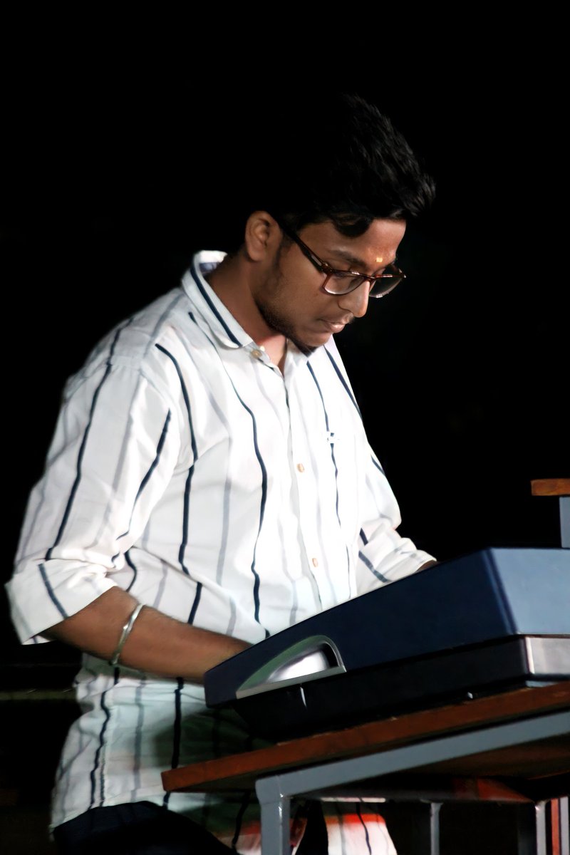 SagarGreen's tweet photo. " Life is like a paino,
What you get out of it depends on how you play it "
https://t.co/NZPXwdPtLx

#farewell #Aurcc #Annauniversitycoimbatore #keyboard #collegefarewell https://t.co/Iw5aLOnVcD