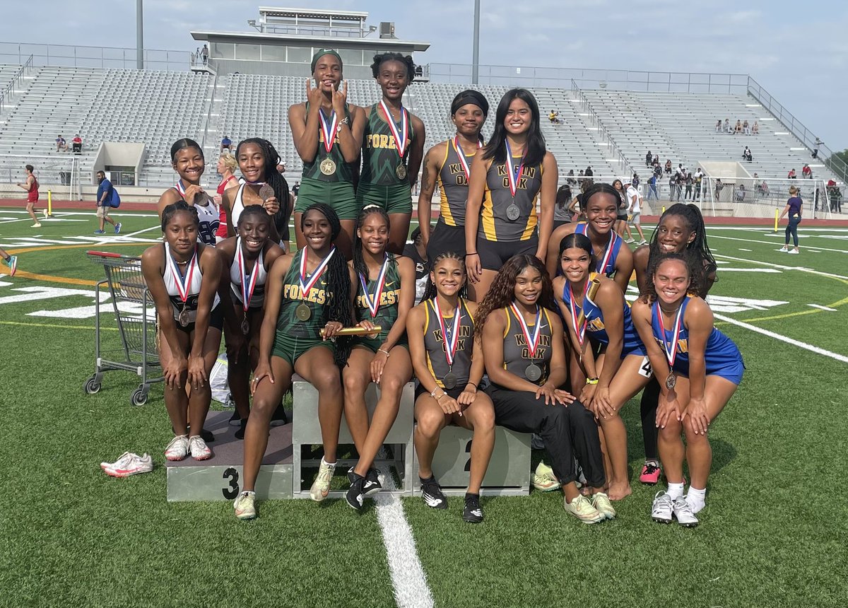 coachroper_'s tweet photo. 4x1 advances to Area with an impressive time of 46.96 beating their own school record! https://t.co/N4wJWY6lcs