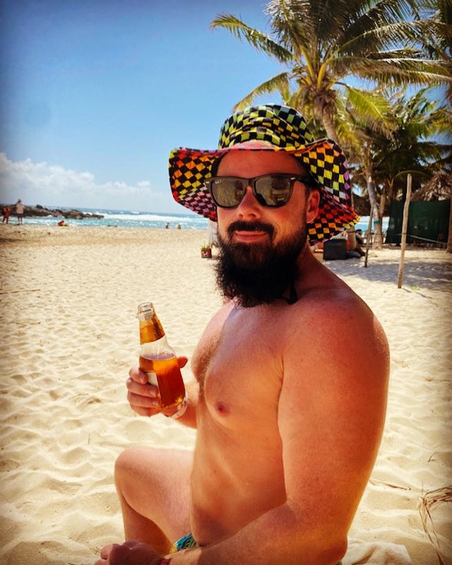 SFortuneH's tweet photo. On this cold and rainy #tbt , This #scruffy #bear remembers warmer days on the #cozumel #beach 🏝
.
#instabears #bearscubsandscruff #scruff #beardlifestyle #selfie #beardsofig #thebeardedway #travelblogger #travelmore #beachlife #travel #beardie #beardstyle #bearbie https://t.co/AF2PRYfDWg