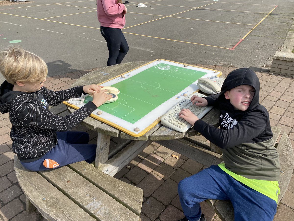 fasidelunchclub's tweet photo. Thanks for visiting @EastLothianPlay 🥳 The kids love getting involved in all kinds of different games with you. https://t.co/z7lbrdWCwv