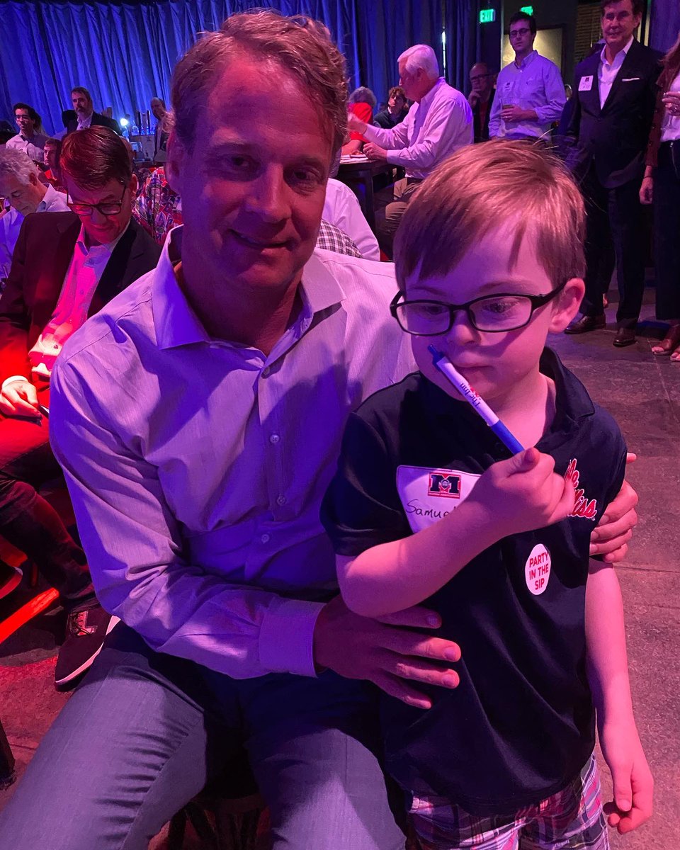 OxfordScott's tweet photo. My kids showed up in their π΄π΅ and hung out for a bit with @Lane_Kiffin in Birmingham. Thanks, coach! #RRT22 #OleMiss #HottyToddy https://t.co/sn1VcdyBPP