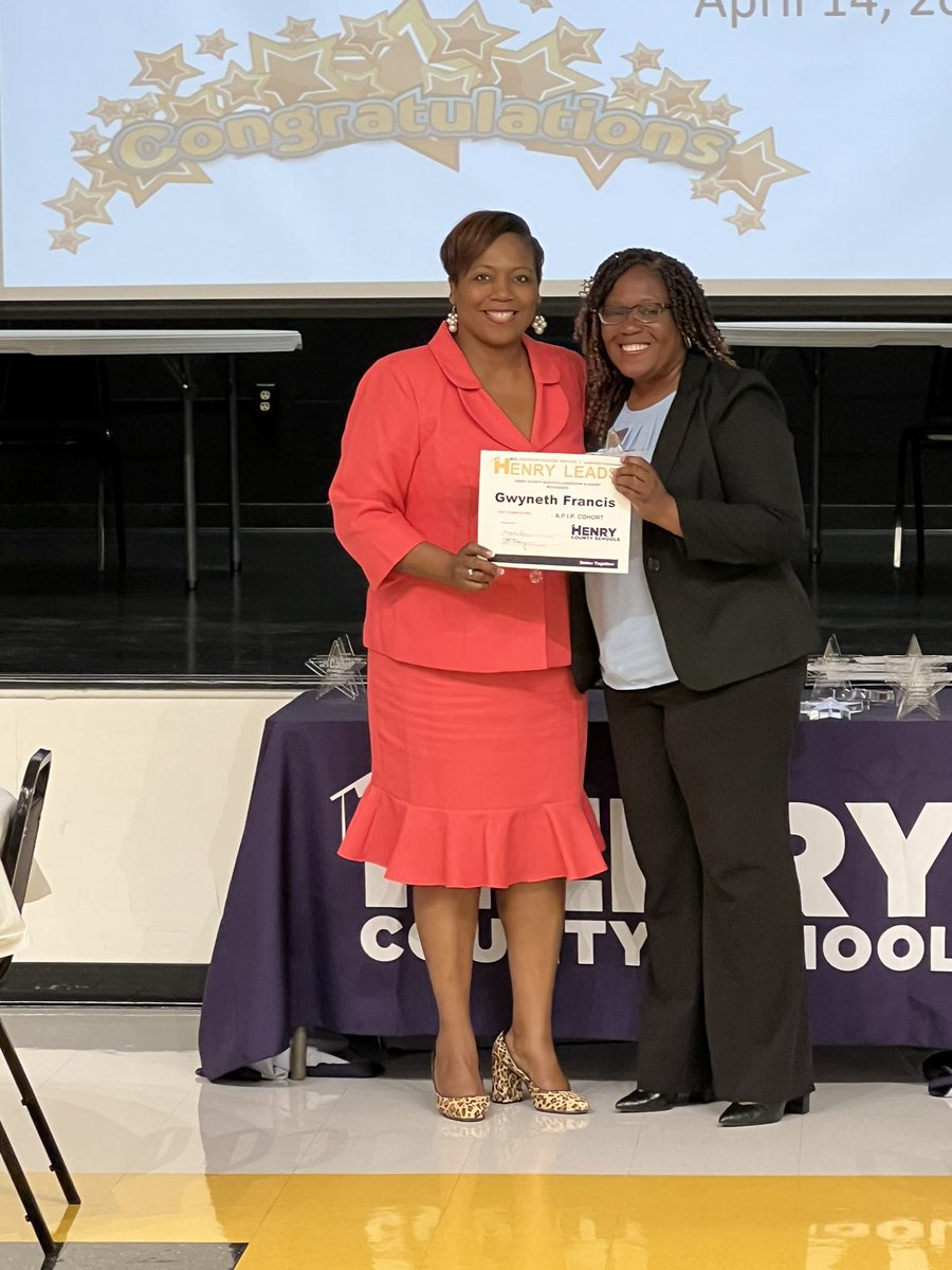 EDurden6's tweet photo. Congratulations to @GwynethGwyfran for completing #APIP2022 while leading @CIE_HCS !! We are grateful for her and her leadership! 💙💚🐾 https://t.co/K6eatFswT9