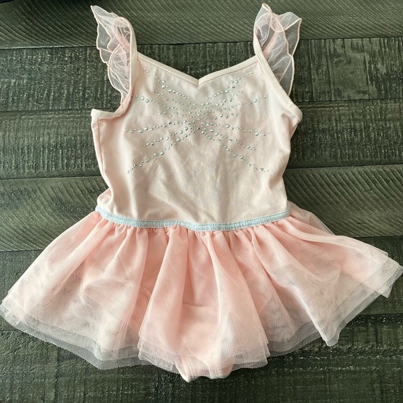 connections_llc's tweet photo. So good I had to share! Check out all the items I'm loving on @Poshmarkapp #poshmark #fashion #style #shopmycloset #nineco #newera #morethanmagic: https://t.co/araX1lJljq https://t.co/QBhwXIZfob