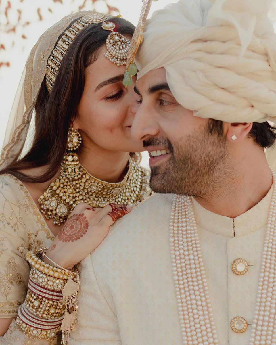 Ipsita__sahu's tweet photo. My Rabir is not my Ranbir right now 🥺🥺

Congratulations #AliaBhatt &amp; #RanbirKapoo Mr &amp; Mrs Kapoor…. https://t.co/RuT5qZJvHr