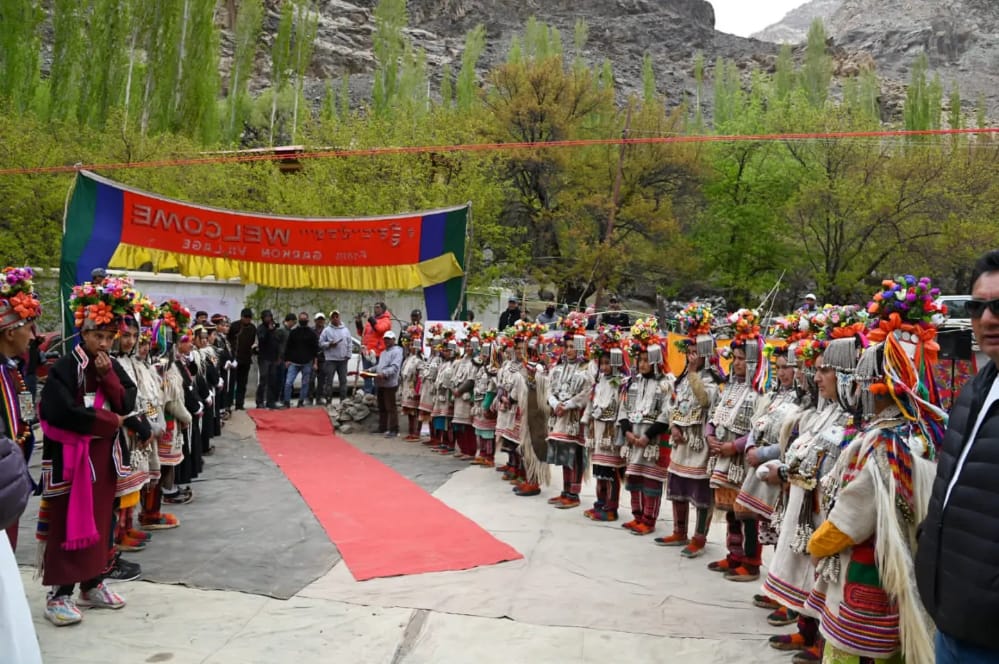 Greater_Ladakh's tweet photo. #Ladakh:Apricot Blossom Festival begins in #Kargil, colourful program held at Garkone village.
@lg_ladakh @LadakhSecretary 
@DvCom_Secretary https://t.co/MdgVdpYxzi