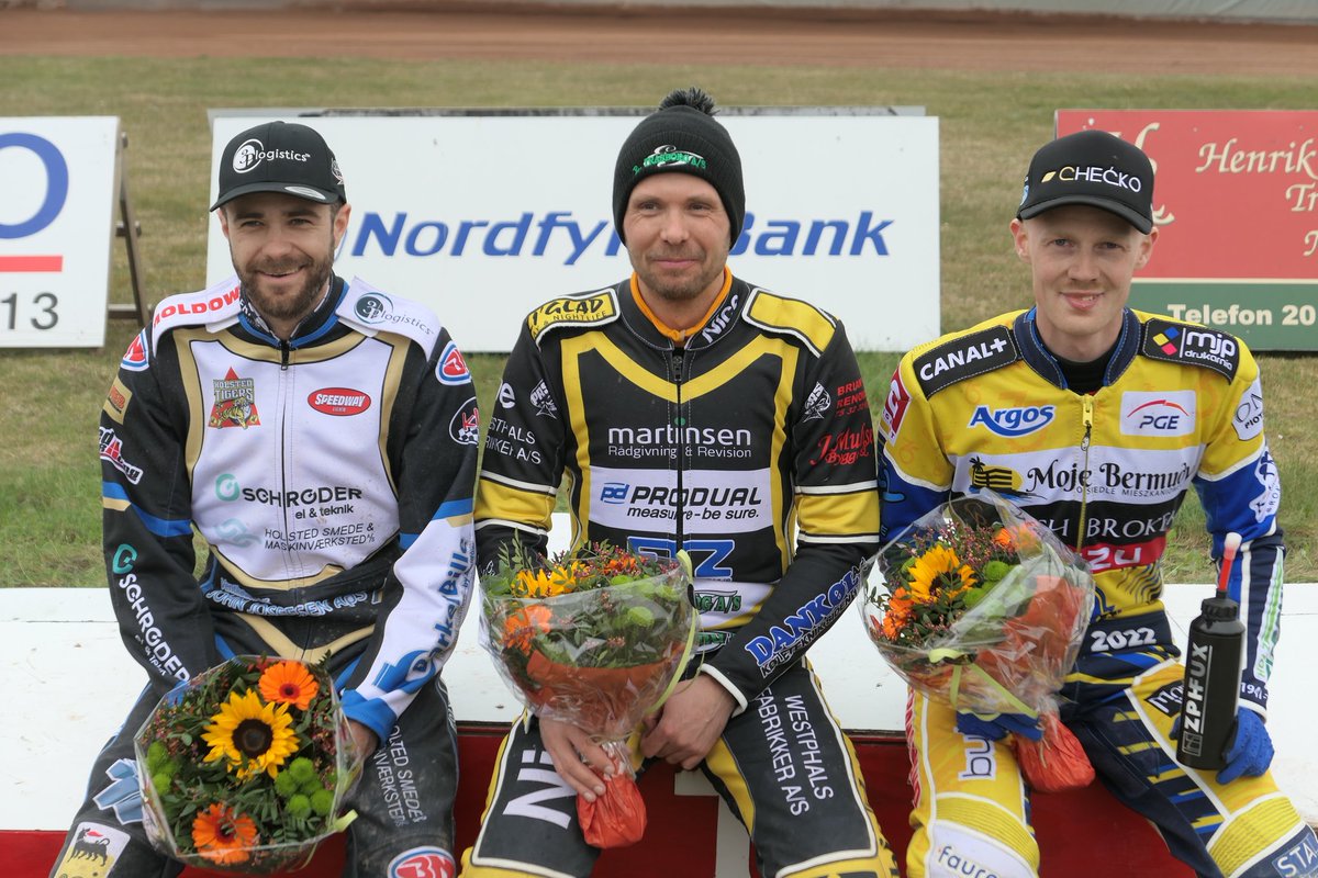 SPEEDWAY VM- &amp; EM-KVALEN I FJELDSTED TORSDAG 14. APRIL. VINDEREN I MIDTEN MICHAEL JEPSEN JENSEN. TV TO'EREN RASMUS JENSEN. TH TRE'EREN PATRICK HANSEN. VINDERBILLEDE. COPYRIGHT: SPORTXPRESS