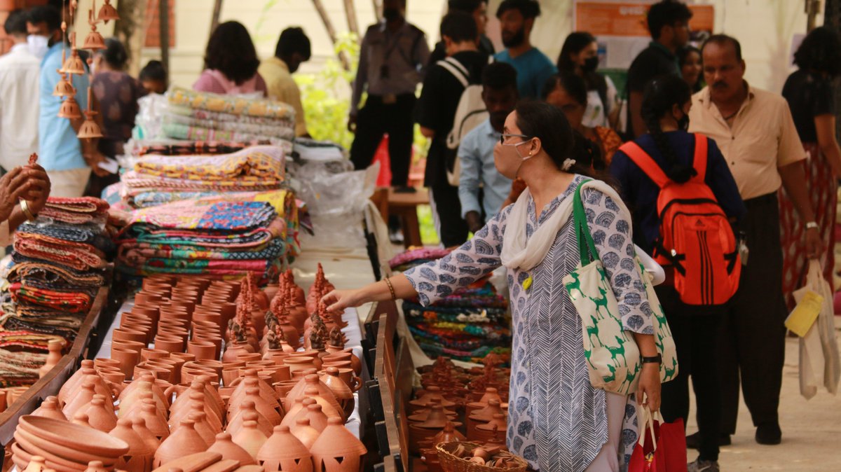 varda2201's tweet photo. I lead the media &amp; publicity 📢 for @micmanipal  flagship event @socnammaangadi  which saw a footfall of 3000+ and cumulative sales of 26.7L  in 3 days, making it the largest Namma Angadi event ever despite its two-year hiatus.

Short thread on my experience🧵👇 https://t.co/nB1r9VKecK